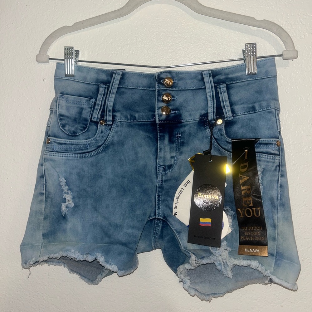 NWT Benava Jean Shorts Juniors 7 Blue Whiskers Mid Rise 3 Button (631)